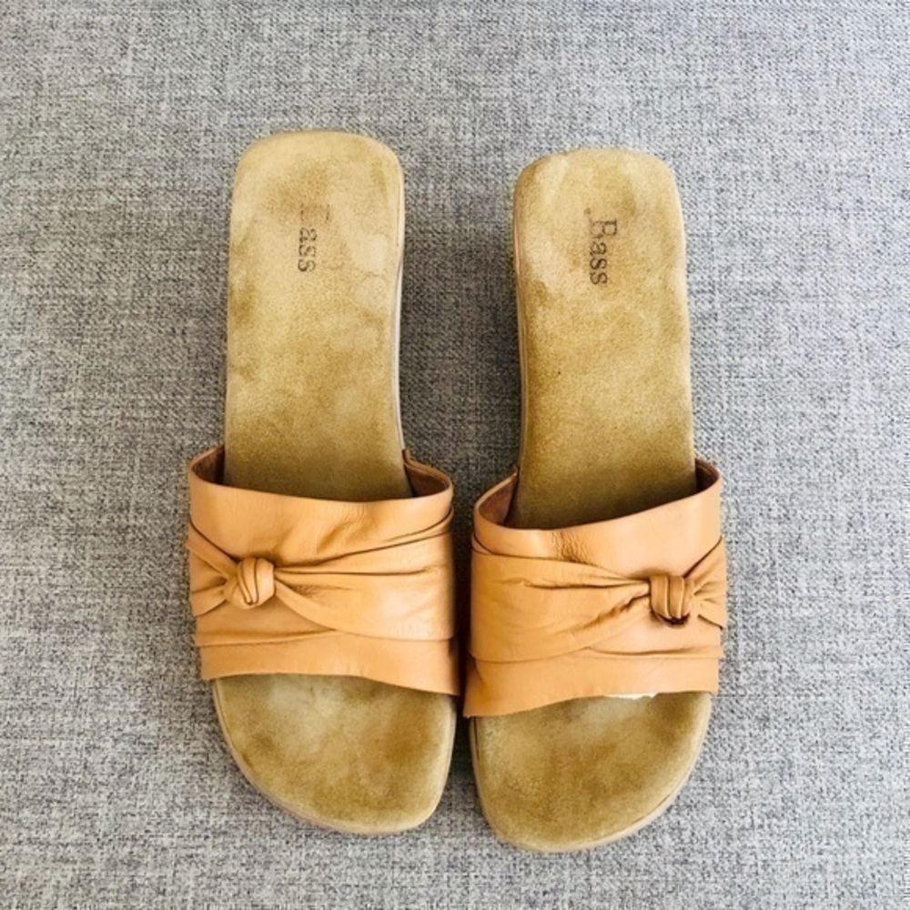 Bass leather heeled slides